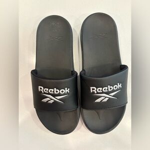Euc size 10Reebok Black Slides